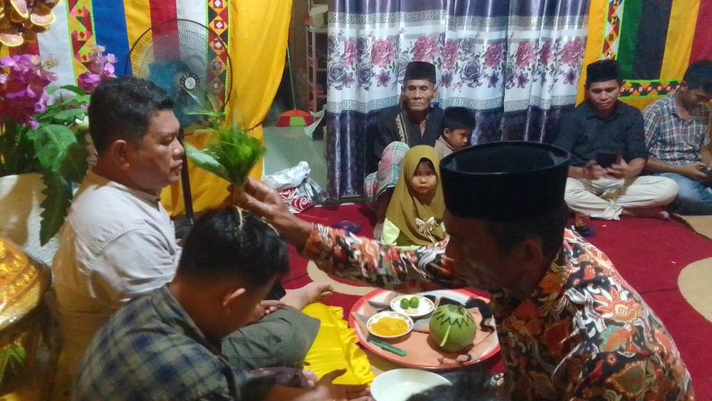 Acara Pesejuk Yang Dilaksanakan Sebagai Tradisi Adat Menjelang Khitan Anak.